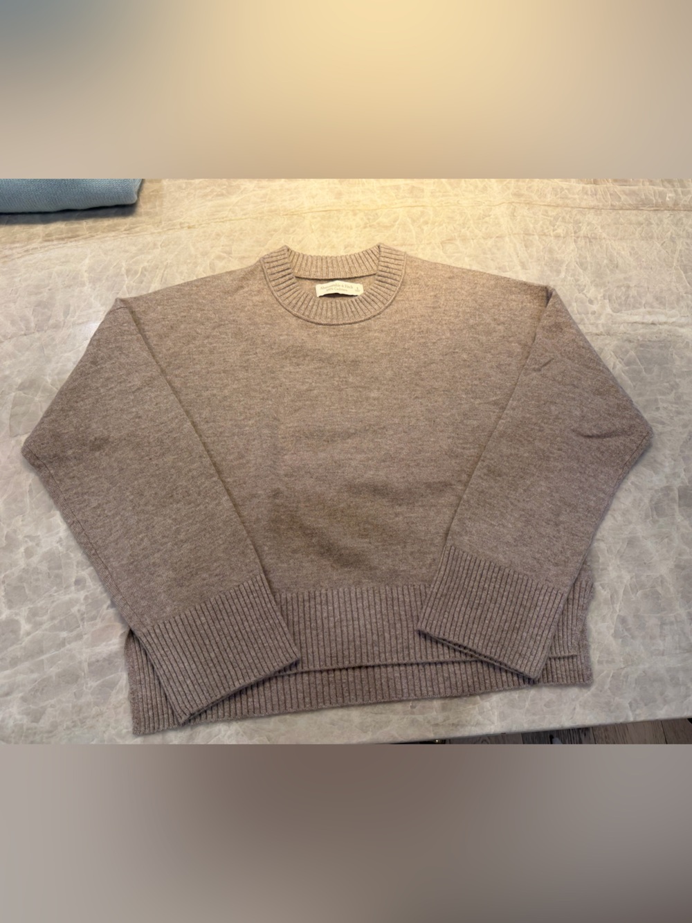 Like New Abercrombie 100% Cashmere sweater, size S